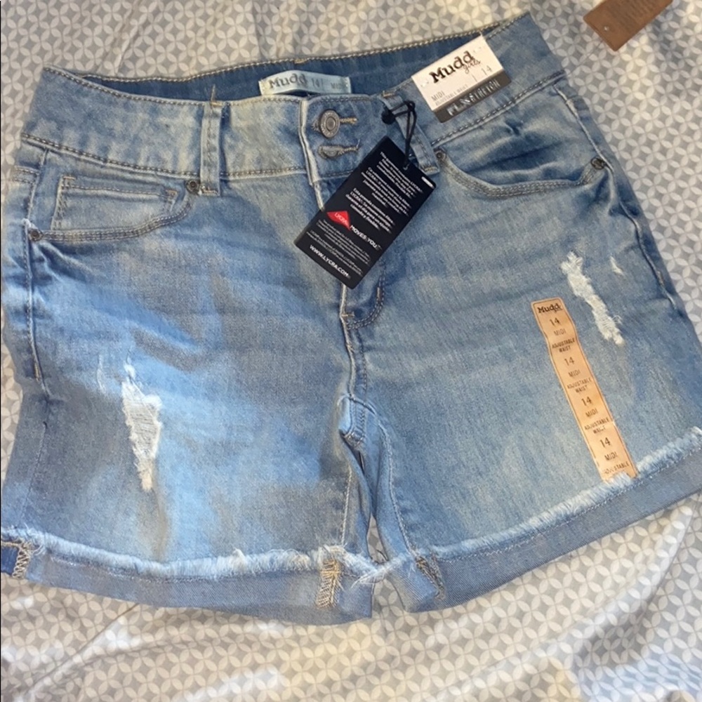 Shorts - Picture 2 of 2